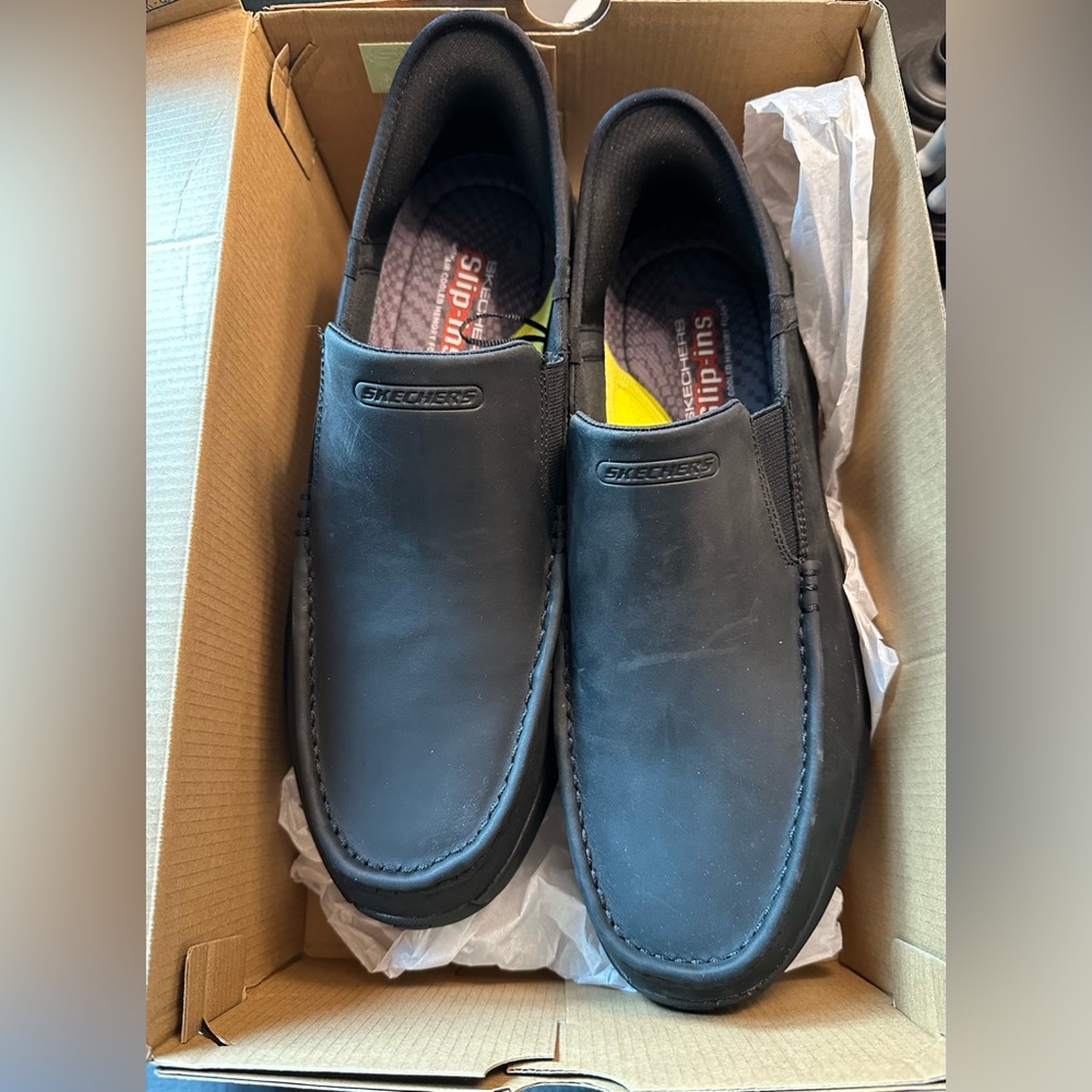 Skechers Men's Black Leather Loafers slips ins - Size 13 - NWT
